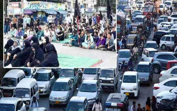 Karachi, religious group protests continue at 12 different locations in the city