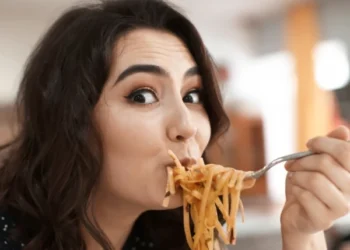What are the effects of eating pasta every day?