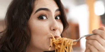 What are the effects of eating pasta every day?