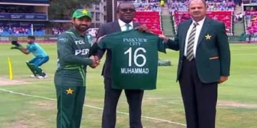 Pakistan team pays tribute to match referee Richie Richardson