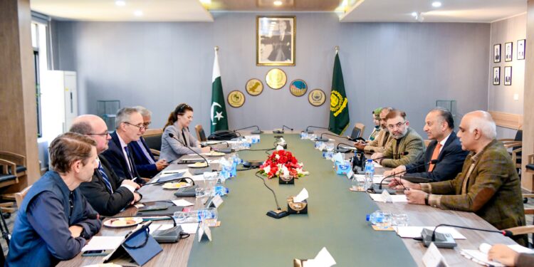 Dr Musadik Malik and Martin Raiser discuss the progress on projects, commits for continued engagement