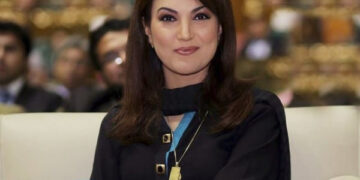 Reham Khan raises questions on social norms by sharing old photo of herself as a bride!