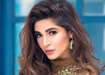 At what age did Ayesha Omar enter the world of showbiz?