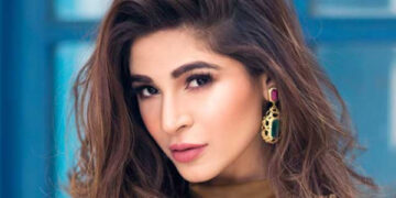 At what age did Ayesha Omar enter the world of showbiz?