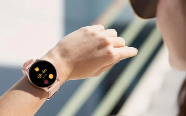 How can a smartwatch help people quit smoking?
