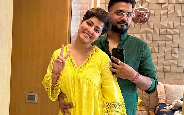 Hina Khan's emotional message to boyfriend Rocky for supporting her in her battle with cancer