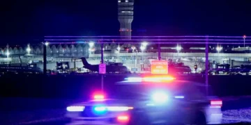 USA: Passenger plane crashes into river after collision with military helicopter, death feared