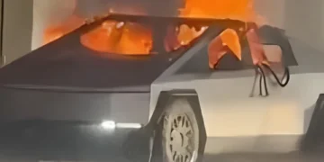 USA, Tesla electric car explodes in mysterious explosion outside Trump Hotel, one person killed