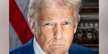 Dramatic facial expressions, Trump's new official photo sparks debate