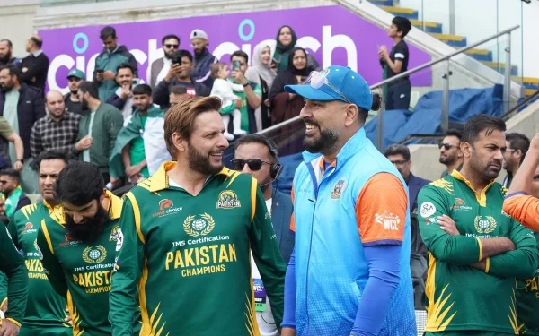 Golden opportunity for fans to travel for free with world cricket legends