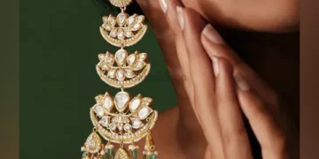 Disadvantages of wearing heavy earrings