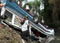 Guatemala, bus full of passengers falls off bridge, 50 people killed