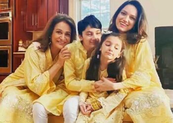 Bushra Ansari gets emotional after remembering her daughters living abroad