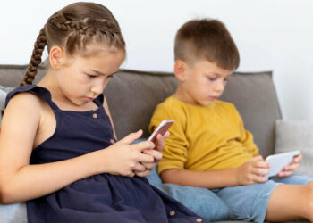 89% of parents give kids gadgets to keep them busy, survey