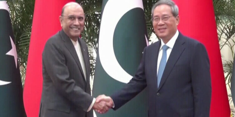 Beijing: President meets Chinese Premier Li Keqiang, discusses important issues