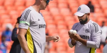 Differences or something else, Indian team's bowling coach suddenly leaves for home