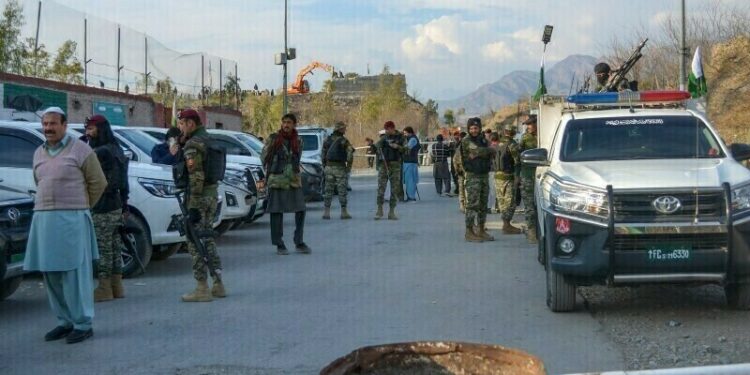 5 security personnel martyred while trying to save aid convoy from attackers in Kurram