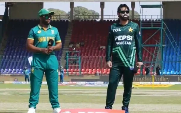 Tri-nation series; South Africa continues to bat against Pakistan