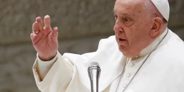 Pope Francis' condition worsens, prayers continue around the world