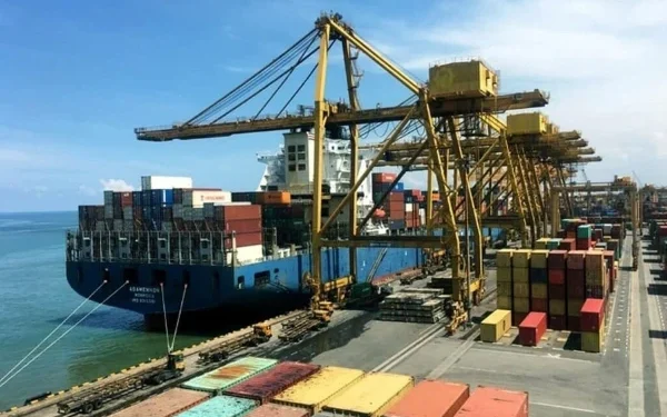 First consignment of soybeans docks in Karachi after two years