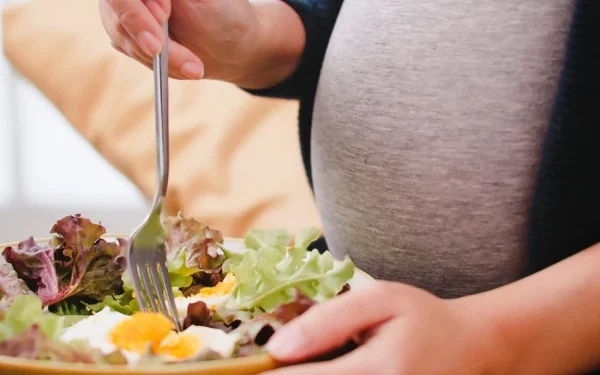 5 Essential Foods for Pregnant Women and 5 to Avoid
