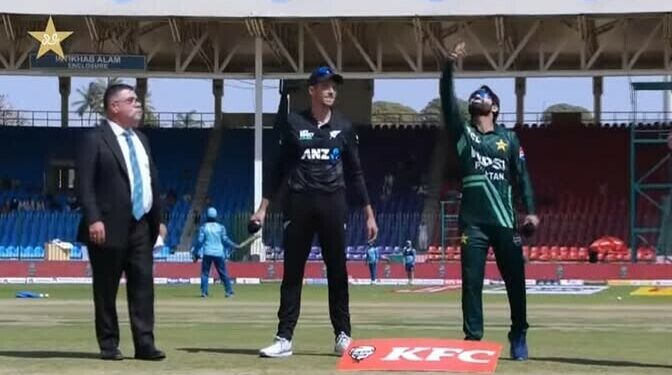 Tri-series final: Pakistan wins toss, elects to bat against New Zealand