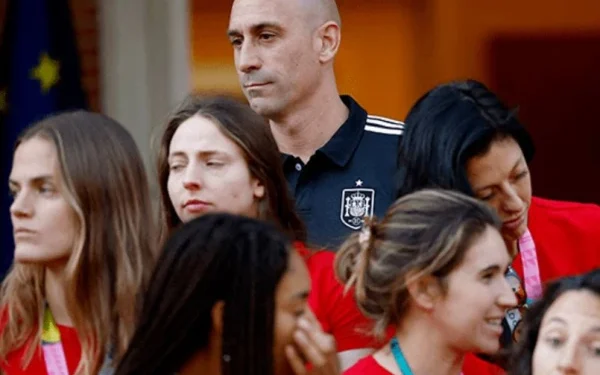 Former football chief fined 10,800 euros for forcibly kissing female player