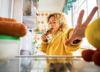 What is ‘yo-yo dieting’, and why is it bad for the kidneys?