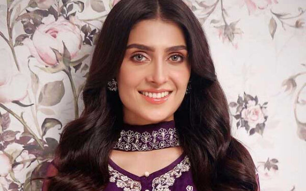 Is Ayeza Khan Set to Make Her Bollywood Debut?