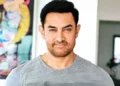Who did Aamir Khan write a letter in blood to prove his love?