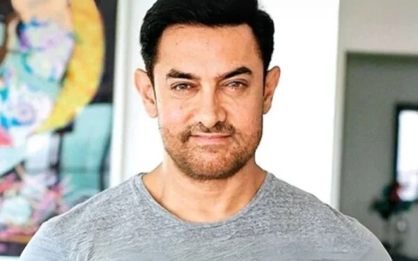 Who did Aamir Khan write a letter in blood to prove his love?