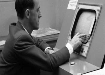 Who Created the World's First Touchscreen Device? A Look into the Origins of Touch Technology