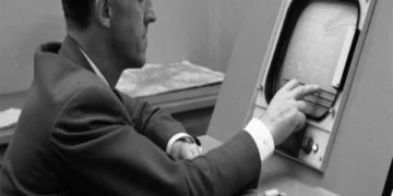 Who Created the World's First Touchscreen Device? A Look into the Origins of Touch Technology