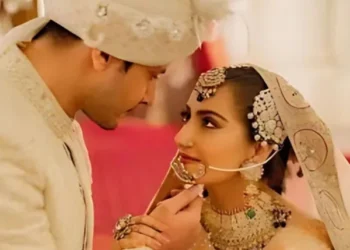 Hiba Bukhari Gets Emotional After Husband Areez Ahmed's Heartfelt Confession on Live TV