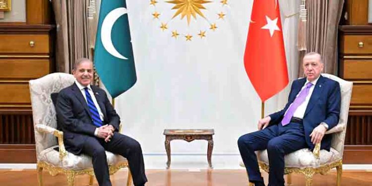 Pakistan and Turkey Condemn Gaza Barbarity, Pledge Stronger Ties to Combat Terrorism