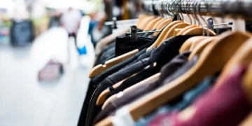 What Types of Clothing to Avoid in Summer: Essential Tips for Staying Cool