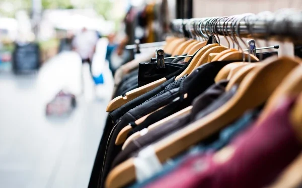 What Types of Clothing to Avoid in Summer: Essential Tips for Staying Cool