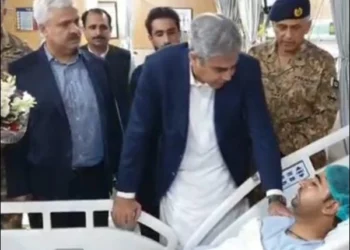 Federal Interior Minister Mohsin Naqvi Visits CMH Bannu, Expresses Solidarity with Injured Security Personnel