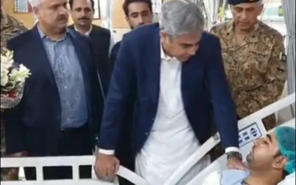 Federal Interior Minister Mohsin Naqvi Visits CMH Bannu, Expresses Solidarity with Injured Security Personnel