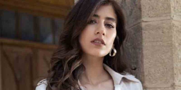 Saira Yousuf Warns: Excessive Attention and Praise in Love Can Be Signs of Danger