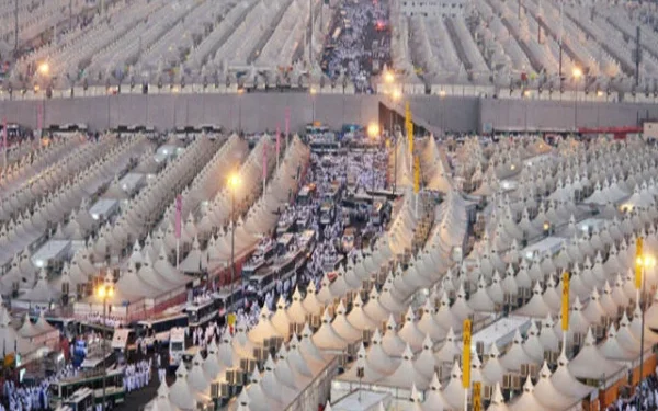 Hajj 1446 AH Begins with Devotional Chants: Millions of Pilgrims Gather in Mina
