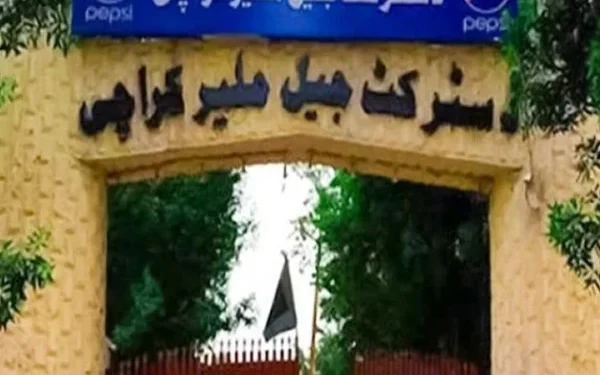 Mass Jailbreak at Malir Jail: Over 200 Prisoners Escape Amid Chaos in Karachi