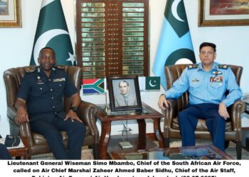 CHIEF OF SOUTH AFRICAN AIR FORCE VISITS AIR HEADQUARTERS