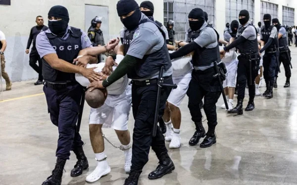 US Implements Stricter Immigration Policy with 6-Hour Deportation Notice: Supreme Court Ruling Sparks Controversy