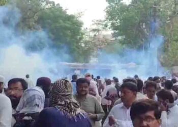 Government Employees Stage Protest in Karachi Demanding Salary and Pension Increase