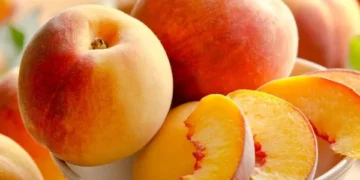 Peaches: The Ultimate Anti-Aging Fruit for Radiant and Youthful Skin