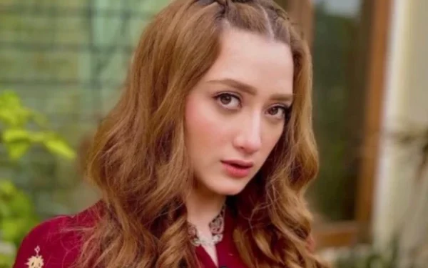 Momina Iqbal Shuts Down False Claims About Gender Identity: “I Am Not Transgender”