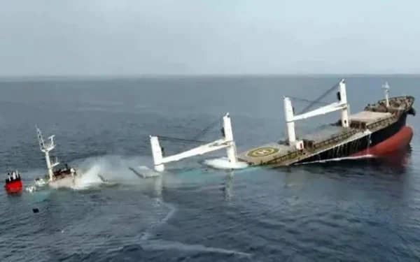 Houthi Rebels Sink Another Cargo Ship in Red Sea: 4 Dead, 15 Missing Amid Escalating Maritime Tensions