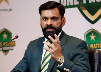 Former Captain Mohammad Hafeez Criticizes PCB’s Central Contract Policy