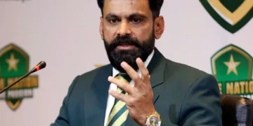 Former Captain Mohammad Hafeez Criticizes PCB’s Central Contract Policy